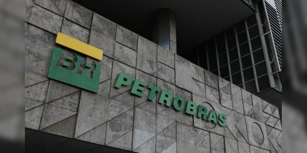 A Petrobras divulgou nesta sexta-feira (18) uma nota à imprensa em que defende o reajuste de preços de combustíveis.