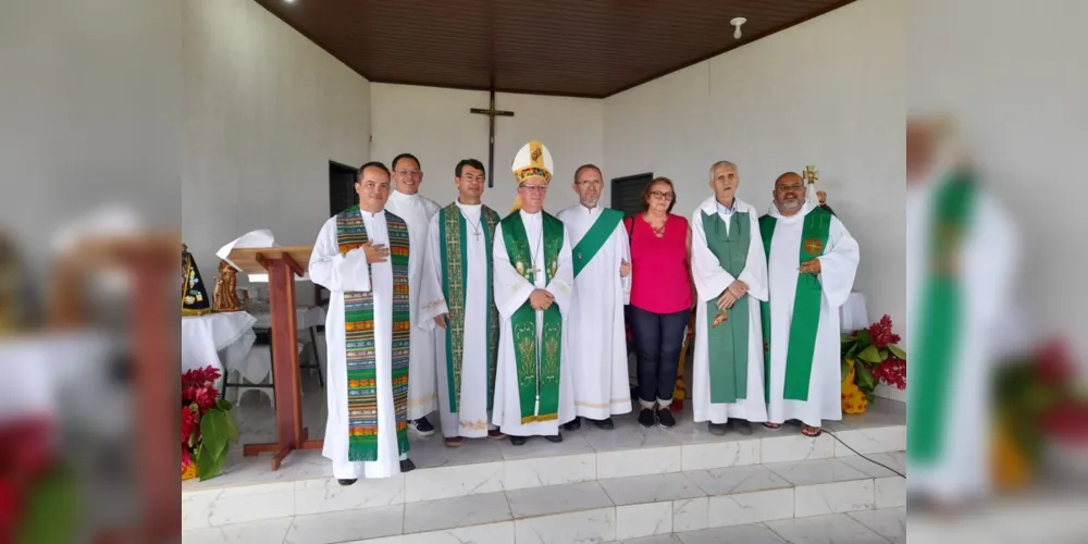 Padres Nilson e Éder e o seminarista Thiago também participaram da celebração.