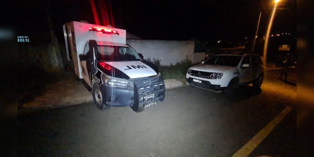 Uma mulher, de 23 anos, foi morta a tiros na noite desta segunda-feira (7) na rua João Doszanet, no Jardim Itapoá, na região do bairro Contorno.