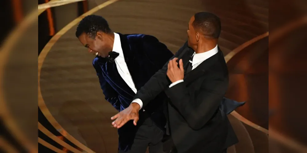Will Smith deu um tapa nos rosto de Chris Rock ao vivo no Oscar 2022.