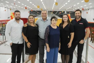 Família Pauliki esteve reunida na cidade natal do fundador do grupo, Jeroslau, para inaugurar a nova loja