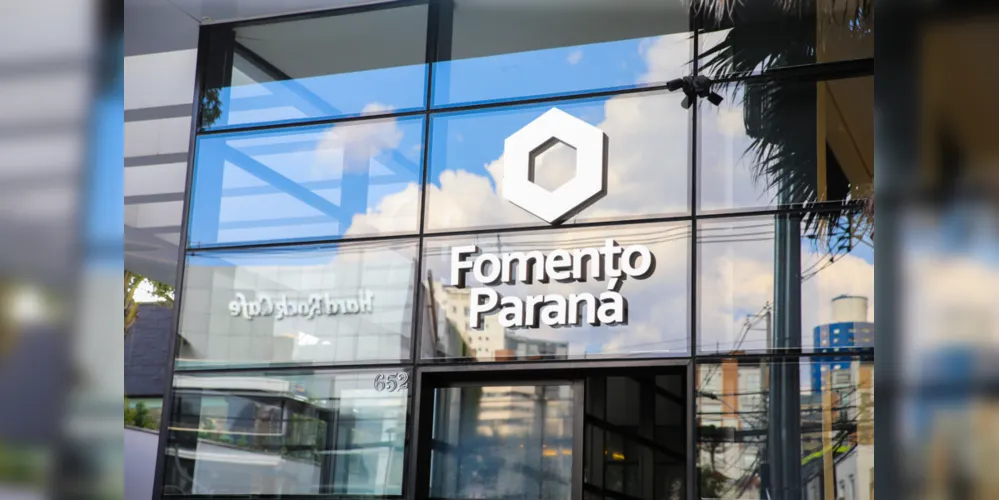 Atendimento na sede da Fomento Paraná em Curitiba