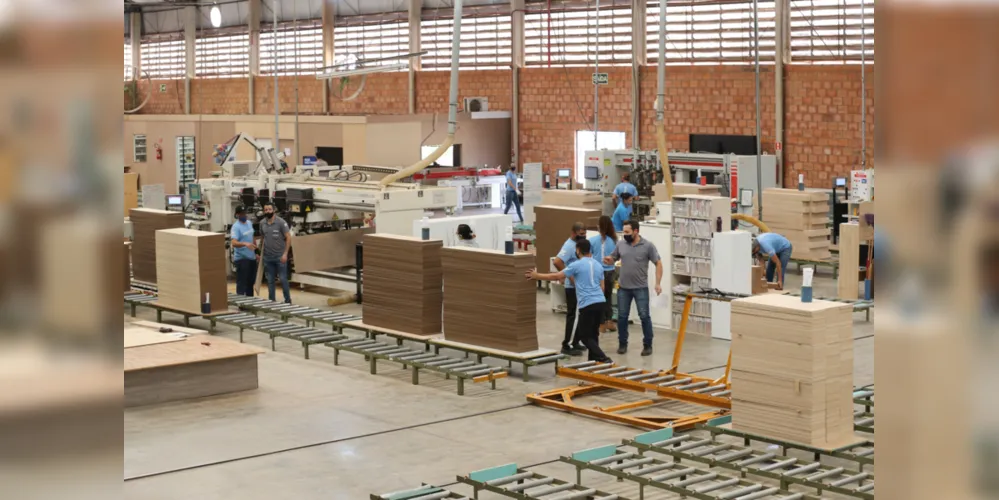 Setor industrial foi um dos destaques na geração de novas vagas na cidade e no Paraná em 2022