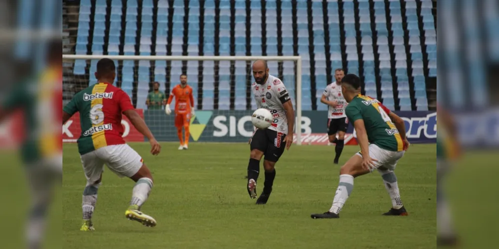 A partida foi válida pela 5ª rodada do Campeonato Brasileiro da Série B.