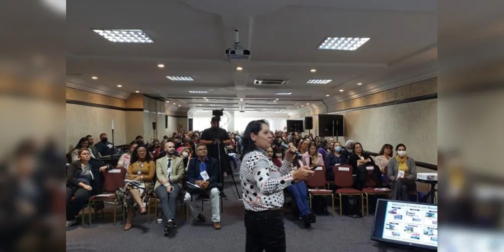 Secretária municipal de Saúde de Castro, Maria Lidia Kravutschke, participou de evento em Curitiba