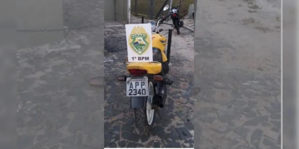 Após consulta as placas da moto durante abordagem policial, foi constatado que a moto se tratava de um veículo clonado