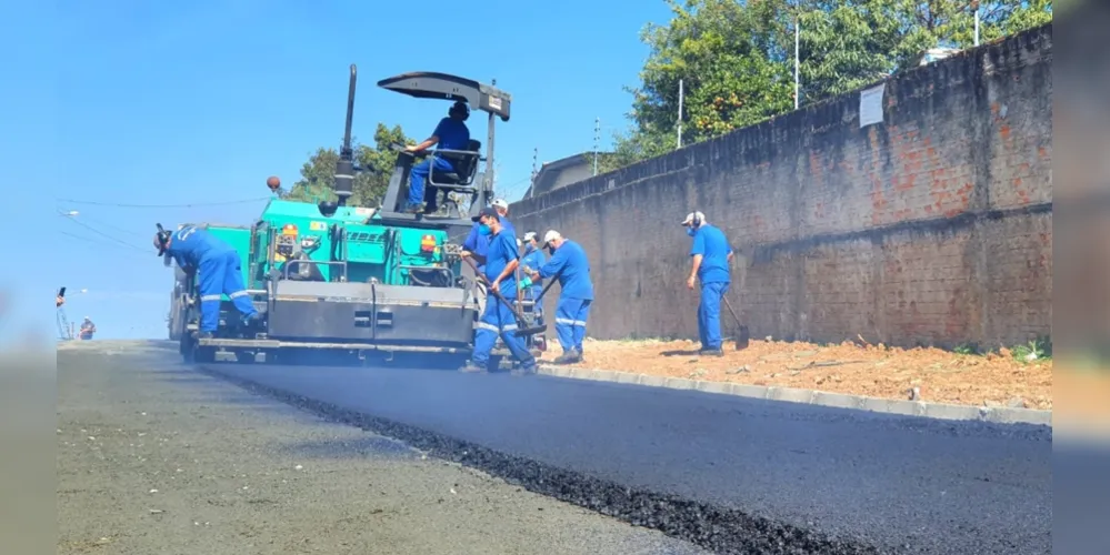 Nesta semana o asfalto chegou para os moradores da Rua Paulina Wagner, em Olarias.