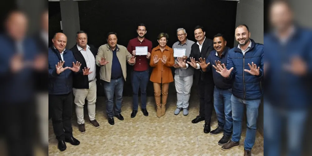 Lideranças políticas do PSD, durante a filiação dos parlamentares de Ponta Grossa.