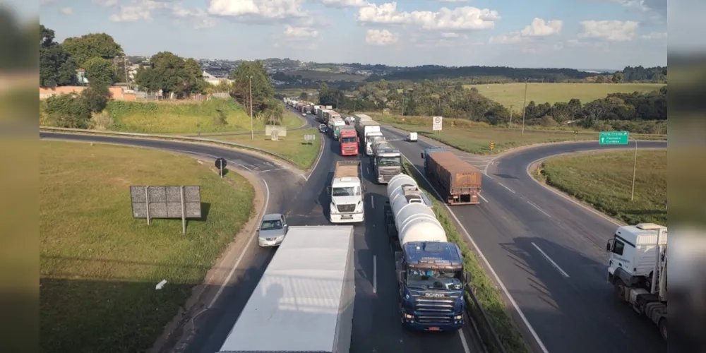 Congestionamento está sendo registrado na pista sentido norte do Paraná.