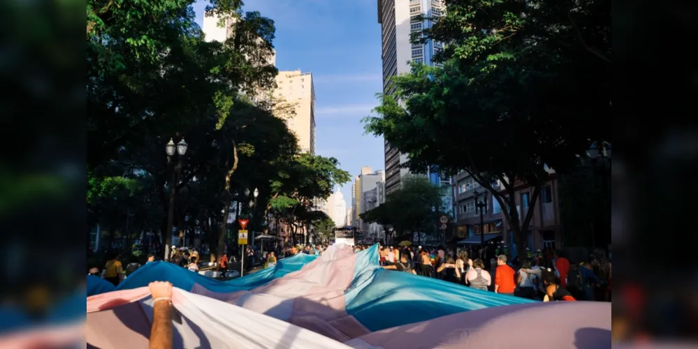 Iniciativa quer dar mais visibilidade para travestis, pessoas trans binárias e não binárias em palcos espalhados pelo Brasil
