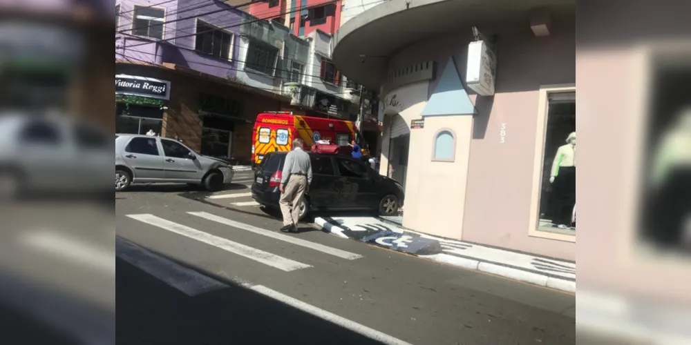 Acidente ocorreu na esquina entre as ruas Dr. Colares e Sant’Ana, na tarde desta quarta-feira (22)