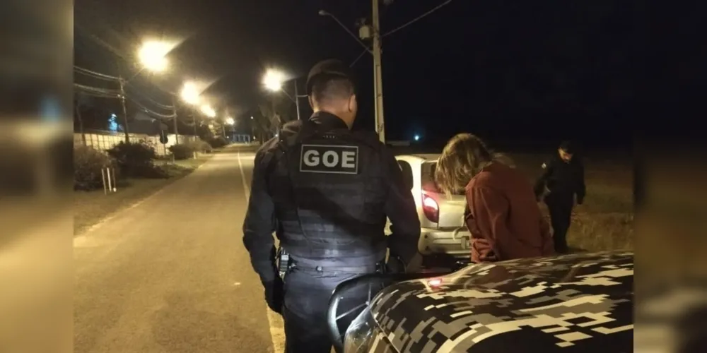 Dupla foi presa na noite deste sábado em Ponta Grossa