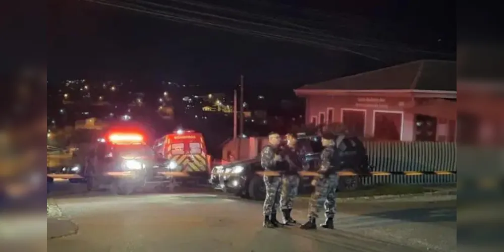 Quatro suspeitos de roubarem jipe e celulares em Santa Felicidade morrem confronto com a polícia