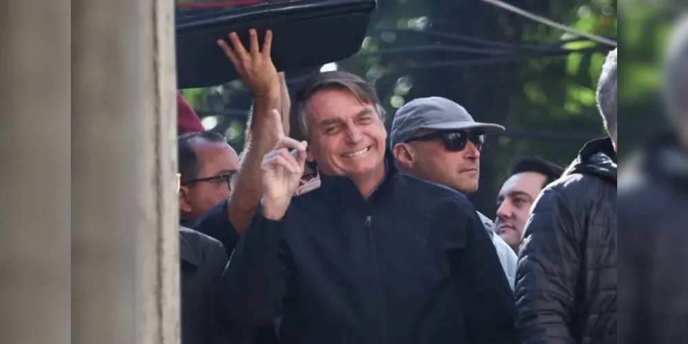 Bolsonaro esteve em Curitiba neste sábado (21).