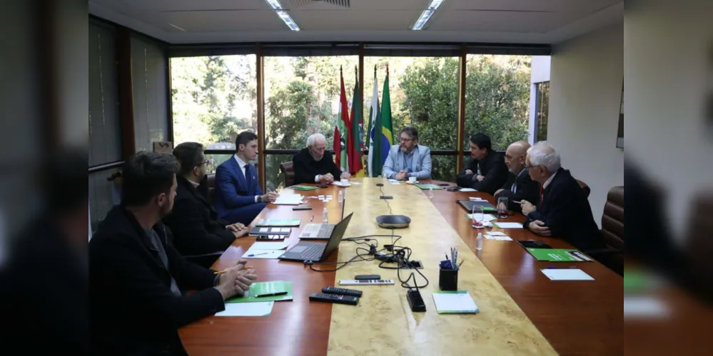 Comitiva do Consulado do Uruguai foi recebida no Banco Regional de Desenvolvimento do Extremo Sul