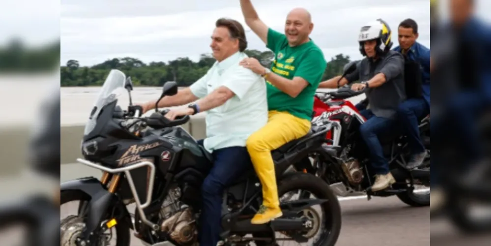 Presidente Bolsonaro com o dono da Havan, Luciano Hang, em evento de motocicletas