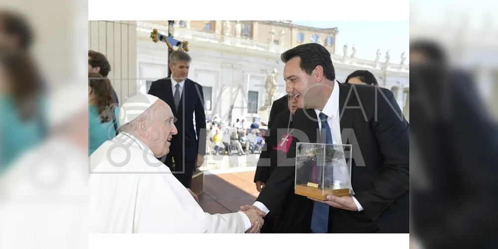 Governador Carlos Massa Ratinho Júnior em encontro com o Papa Francisco nesta quinta-feira (9).