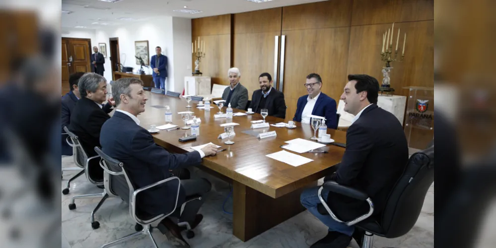 Governador Carlos Massa Ratinho Junior recebeu representantes da empresa Volvo nesta quinta