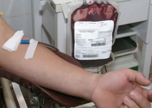 A redução do estoque dos bancos de sangue, que ocorre, sazonalmente, no período do inverno.