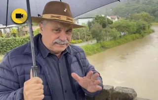 Gestor esteve presente no bairro Vila Nova na quinta-feira (2) para verificar a situação do Rio das Antas