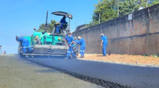 Nesta semana o asfalto chegou para os moradores da Rua Paulina Wagner, em Olarias.