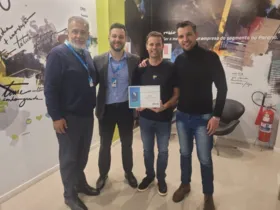 Os engenheiros Diogo Araujo Pouzato e Carlos Viriato, com Breno de Paula Prestes e Marcos Carneiro, receberam a certificação