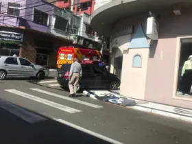 Acidente ocorreu na esquina entre as ruas Dr. Colares e Sant’Ana, na tarde desta quarta-feira (22)