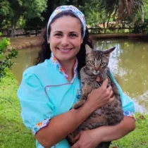 Érika Zanoni Fagundes Cunha (foto) é ponta-grossense doutora em psiquiatria animal