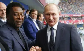 Pelé pede fim de invasão russa à Ucrânia em carta a Putin