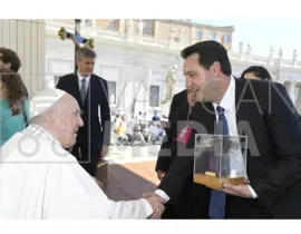 Governador Carlos Massa Ratinho Júnior em encontro com o Papa Francisco nesta quinta-feira (9).