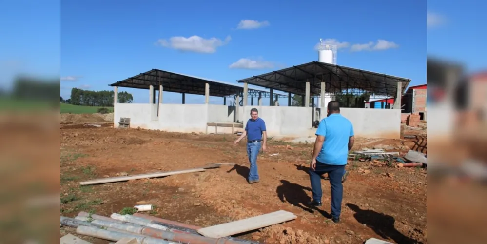 A estrutura, que recebeu um investimento de aproximadamente R$ 15 milhões, está situada no bairro Lageado de Assis, zona rural do município.