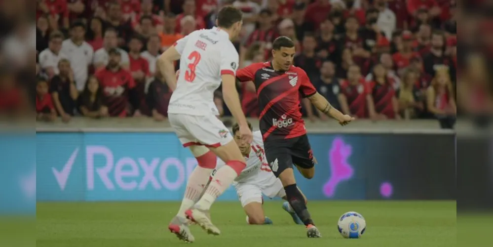 Recurso de vídeo anulou um gol e um pênalti da equipe paranaense