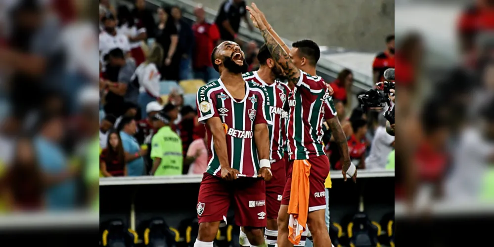 Jogadores do Fluminense comemorando a vitória contra o Flamengo pelo 'Brasileirão'