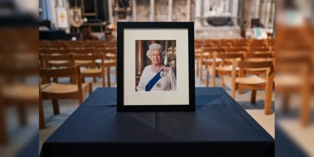 Antes do funeral, o caixão ficou desde o dia 14 no Palácio de Westminster para receber homenagens do público