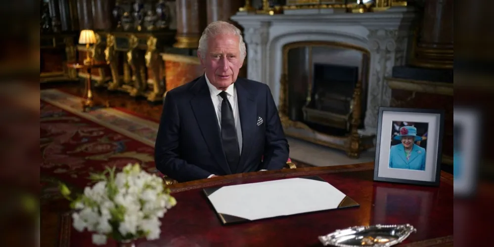 O novo rei do Reino Unido, Charles III. Ele assumi o posto após a morte de sua mãe, rainha Elizabeth II