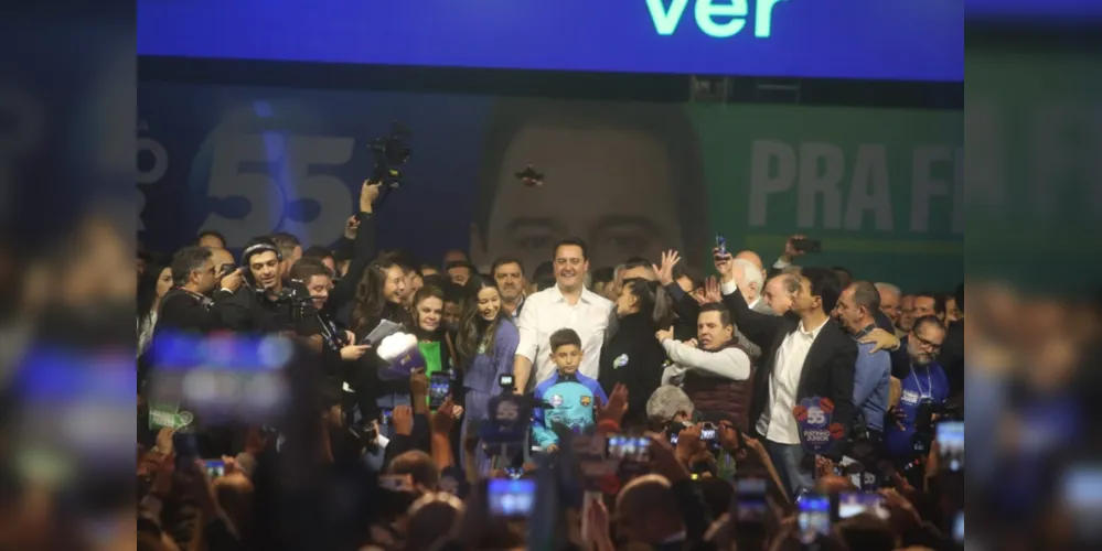 Cerca de cinco mil pessoas acompanharam a convenção estadual do PSD do Paraná, em que foi oficializada a candidatura do governador Carlos Massa Ratinho Junior
