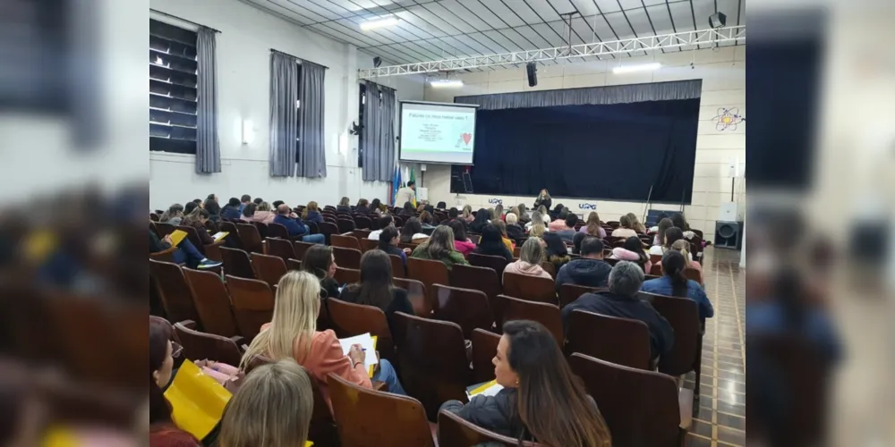 Profissionais da Saúde da Regional se reuniram no auditório da Universidade Estadual de Ponta Grossa (UEPG)