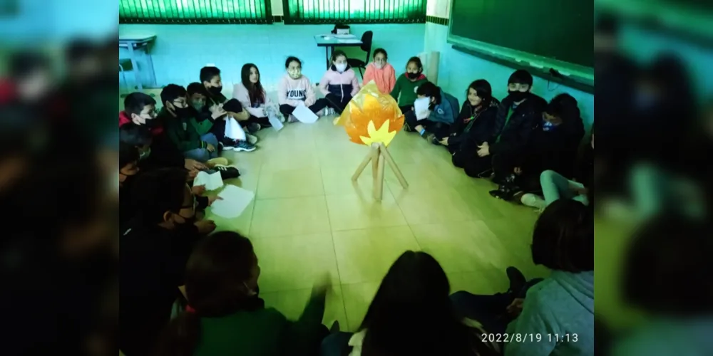 Ambiente de acampamento e fogueira na sala de aula deram ares diferenciados à prática