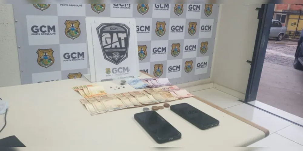 Drogas e dinheiro 'trocado' foram encontrados pela GM