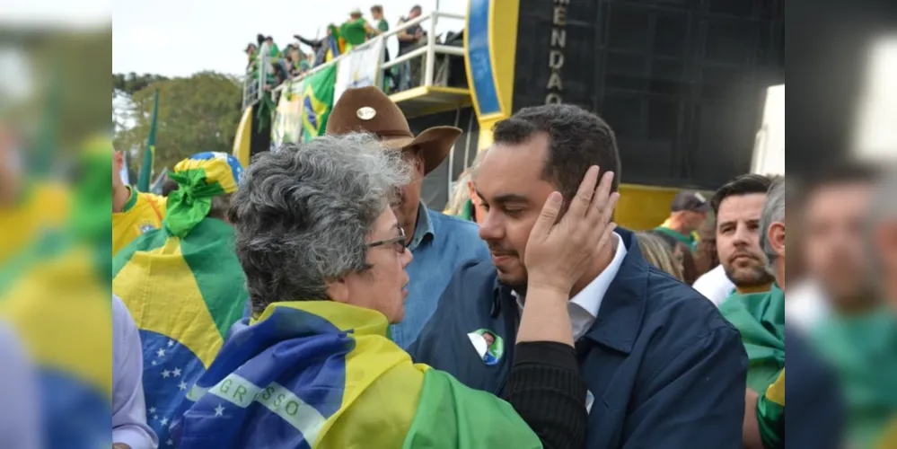 Paulo Martins tem o apoio do presidente Jair Bolsonaro e do governador Ratinho Junior.