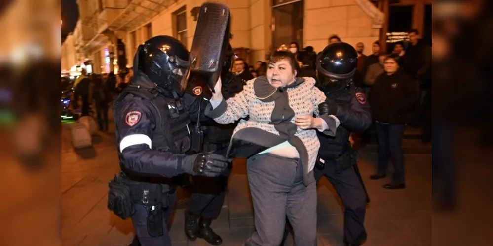 Mais de 500 manifestantes foram detidos após Vladimir Putin anunciar convocação de cidadãos para guerra