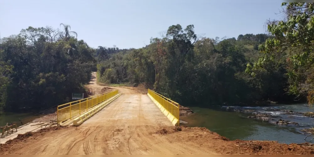Com 37,60 metros, a ponte substitui a travessia de balsa e proporciona maior integração entre os municípios de Castro, Campo Largo, Itaperuçu, Cerro Azul e Rio Branco do Sul