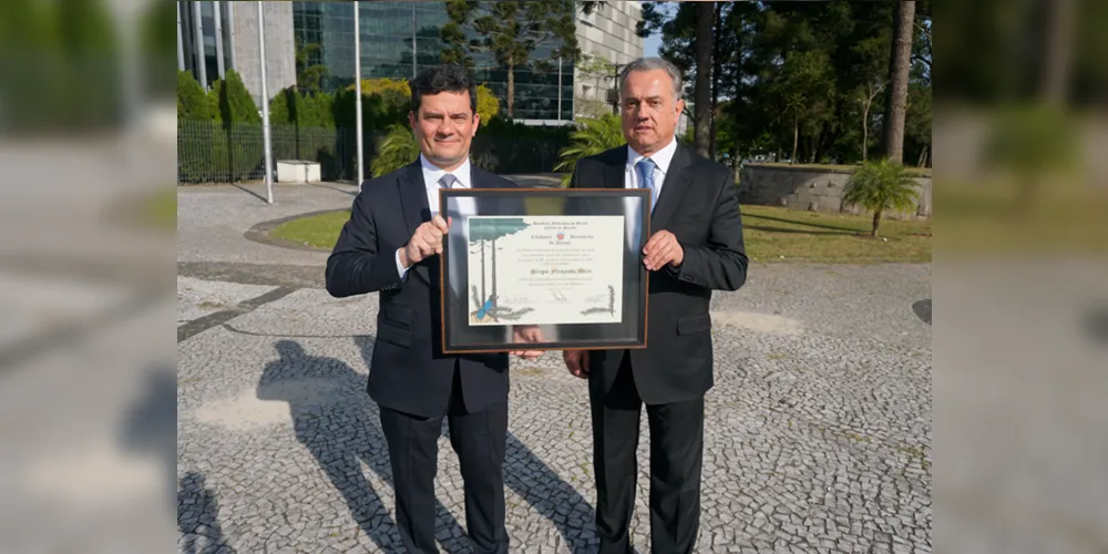 A honraria foi entregue pelo deputado Plauto Miró Guimarães (União).