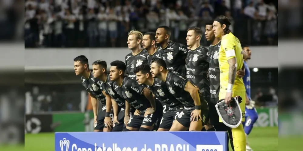 Jogando na Vila Belmiro, Santos derrotou o Corinthians por 1 a 0, mas não ficou com a vaga