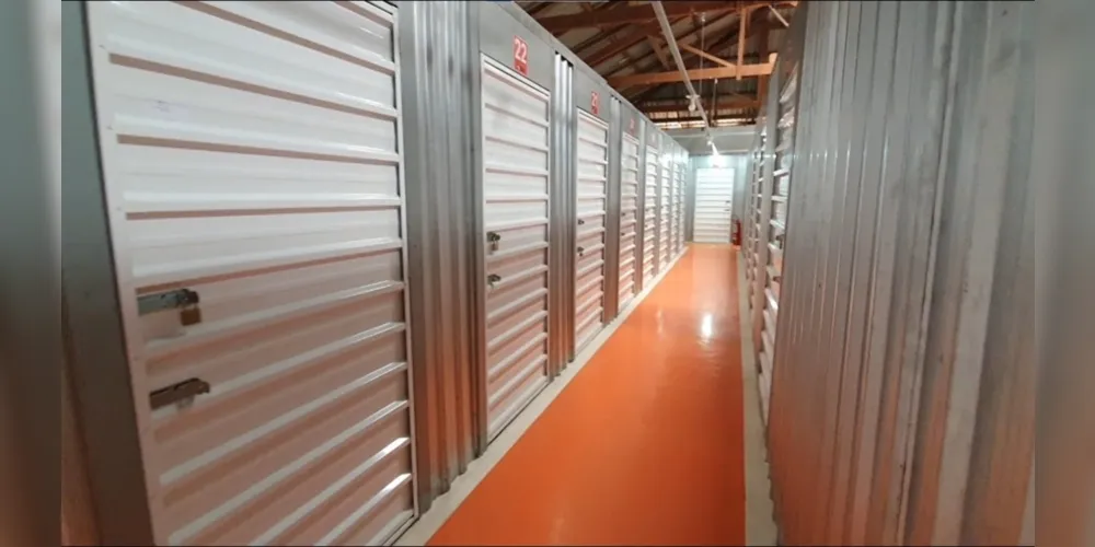 Com 136 espaços privativos, a empresa oferta soluções em serviços de auto armazenamento para diversas situações de forma simples e segura