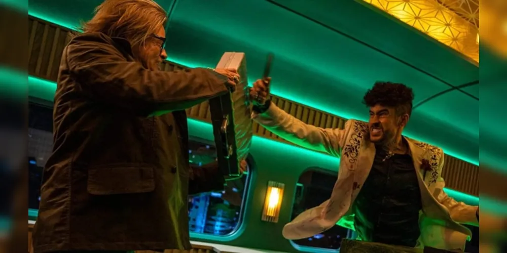 Brad Pitt interpreta Ladybug no longa com fortes inspirações visuais da franquia ‘John Wick’. Neon e muitas cores sobre um cenário soturno são a aposta da fotografia.