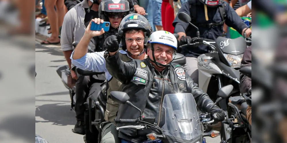 Pela manhã, Bolsonaro participou de motociata em Caruaru (PE)