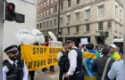 Opositores protestam contra Jair Bolsonaro em Londres