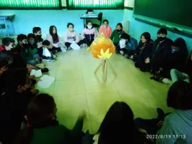 Ambiente de acampamento e fogueira na sala de aula deram ares diferenciados à prática