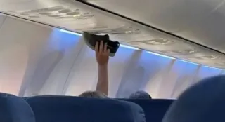 Passageiros temiam a possibilidade de um cheiro ruim se espalhar pela aeronave